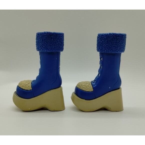 Wintertime Wonderland Yasmin MGA Bratz Doll Shoes Blue & White Boots - Picture 2 of 4